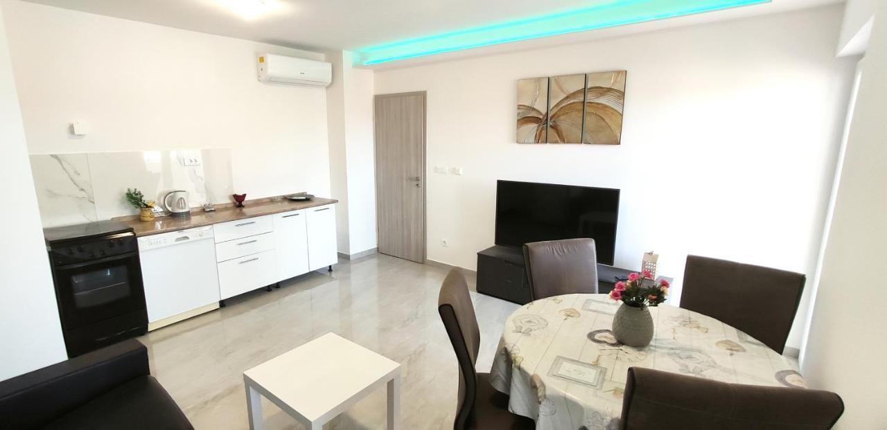 Apartment Dolores Makarska Exteriör bild